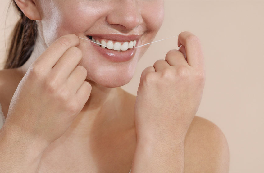 How-to-Floss-Your-Teeth-1-1